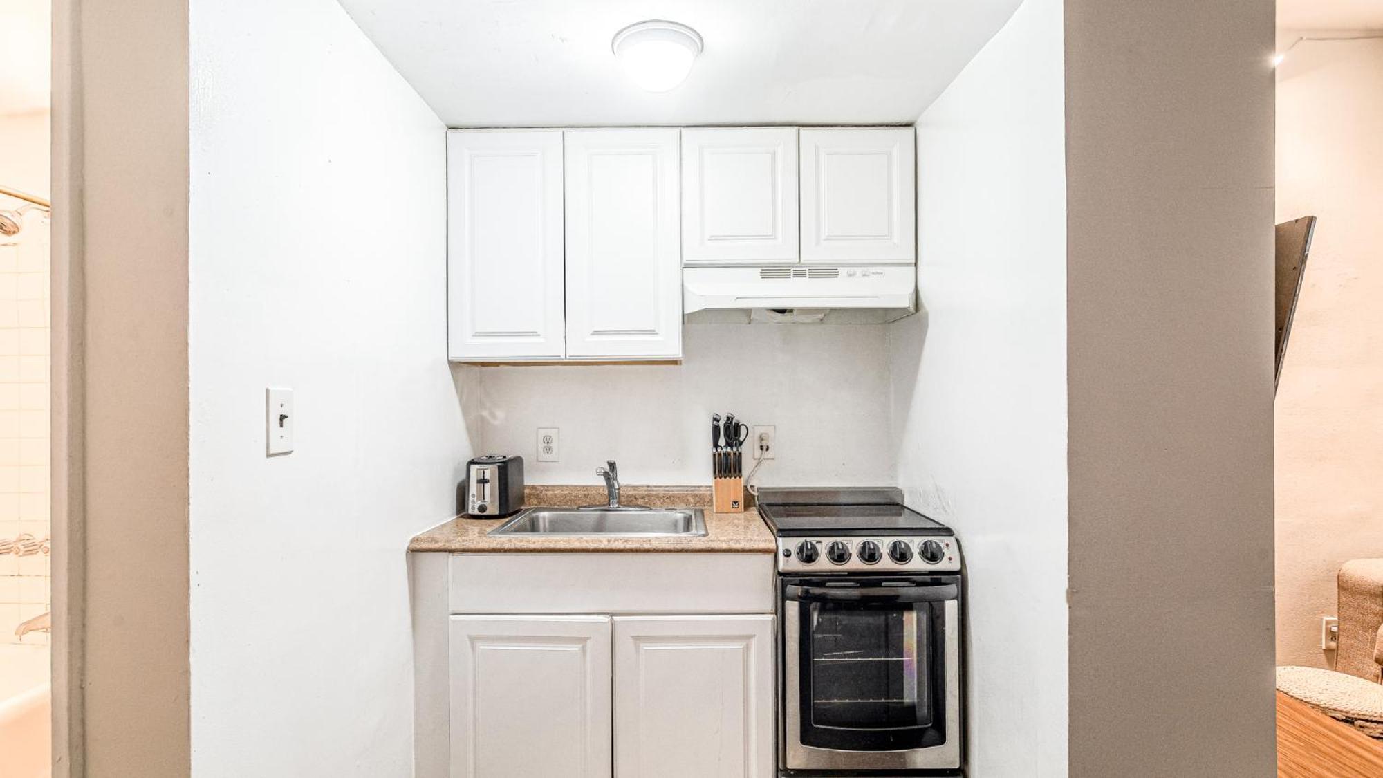 2bd 1bth Apartment, Midtown Location Near Nyc Icons!