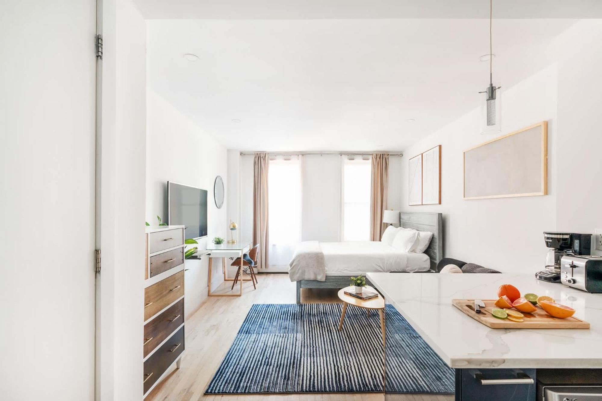 1597-14 New Renovated Rime Ues * New York