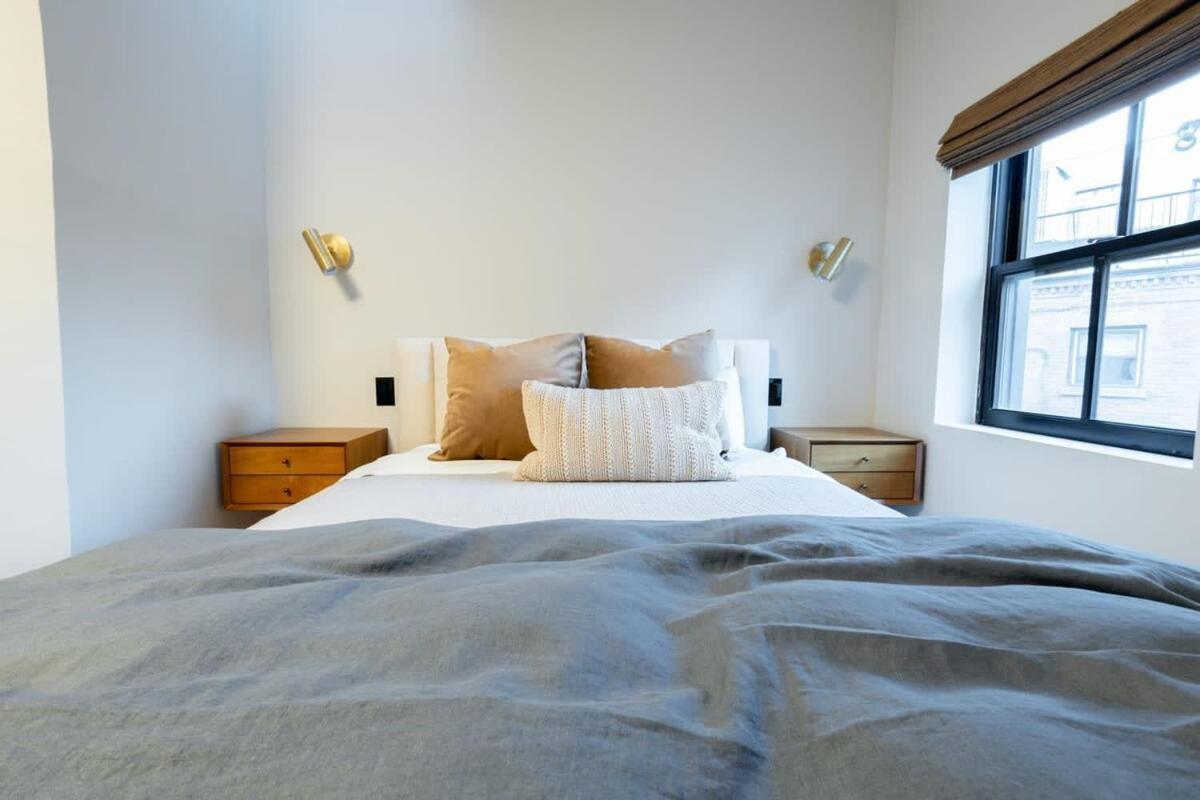 10-3 Designer East Village 3br Triplex Townhouse *