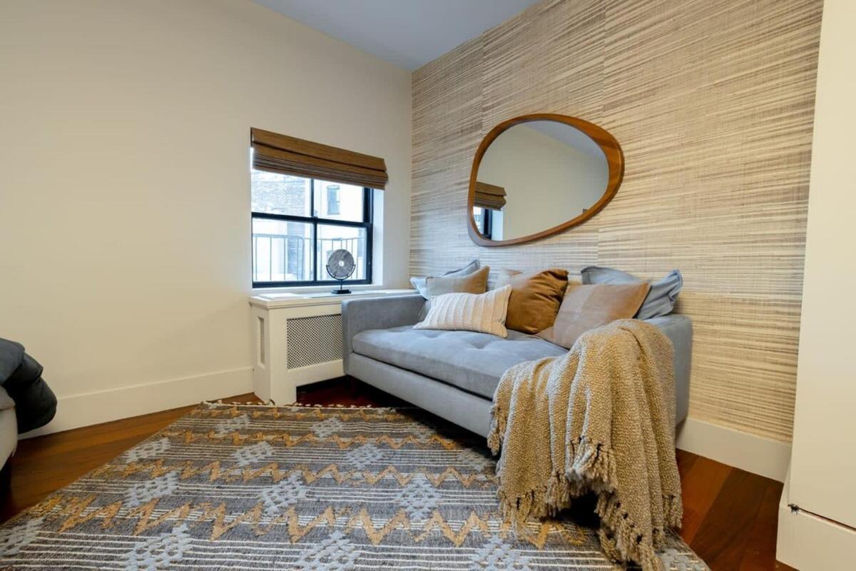 Apartment 10-3 Designer East Village 3br Triplex Townhouse *
