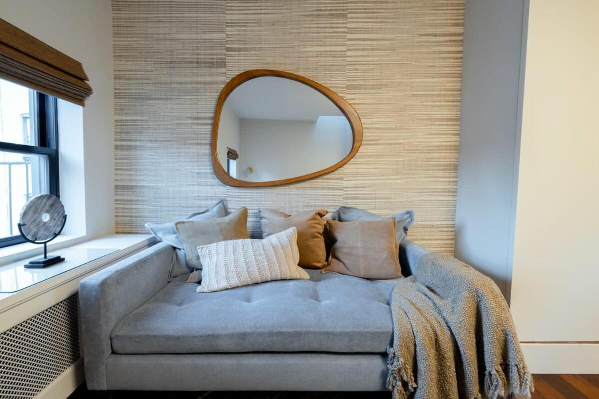 Apartment 10-3 Designer East Village 3br Triplex Townhouse