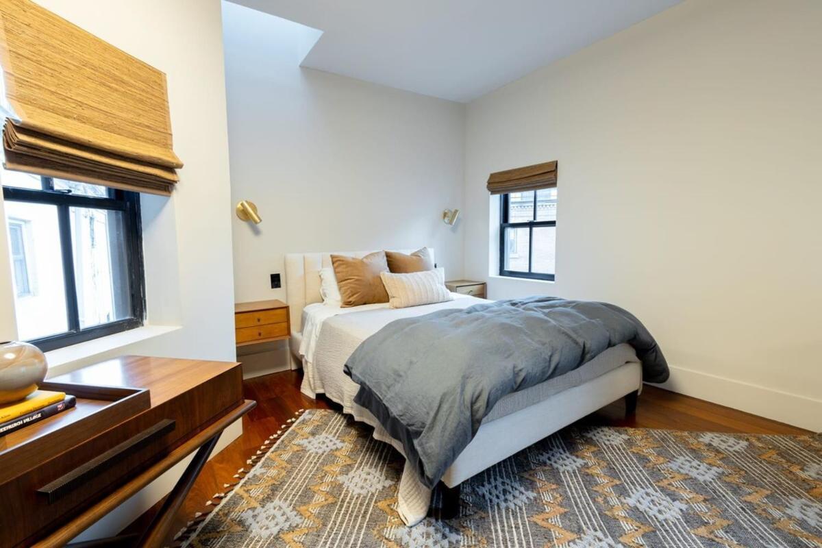 10-3 Designer East Village 3br Triplex Townhouse Apartment