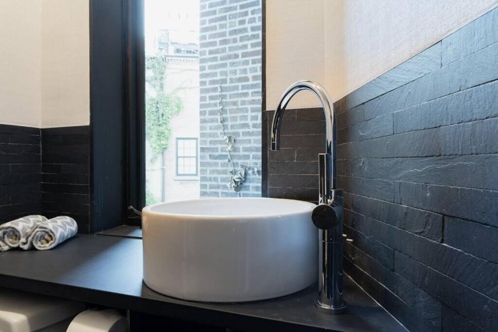 Apartment 10-3 Designer East Village 3br Triplex Townhouse