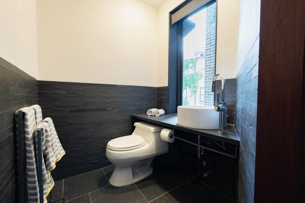10-3 Designer East Village 3br Triplex Townhouse *