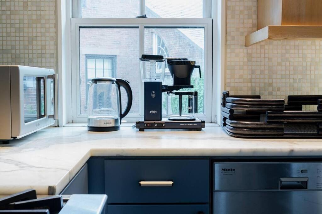 10-3 Designer East Village 3br Triplex Townhouse Apartment