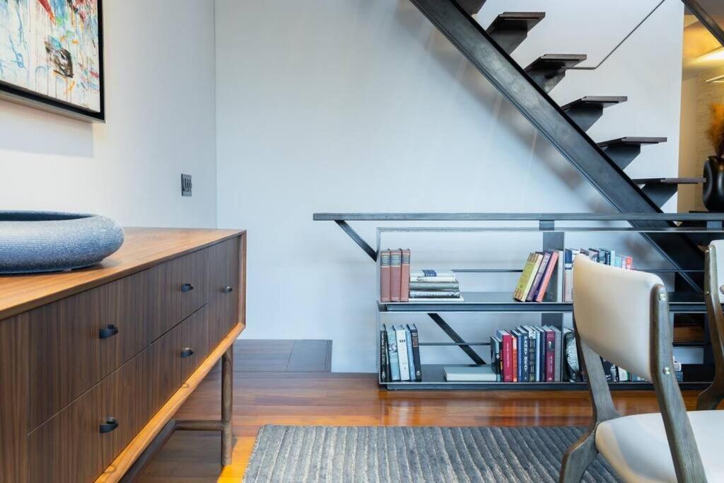 10-3 Designer East Village 3br Triplex Townhouse *