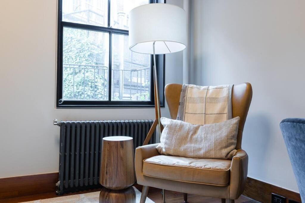10-3 Designer East Village 3br Triplex Townhouse *