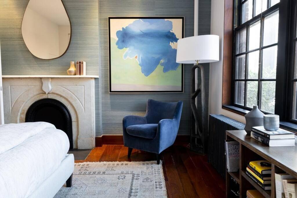 10-3 Designer East Village 3br Triplex Townhouse Apartment *