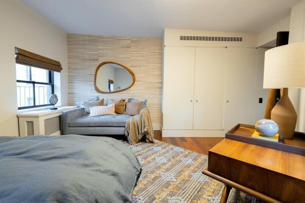 10-3 Designer East Village 3br Triplex Townhouse New York