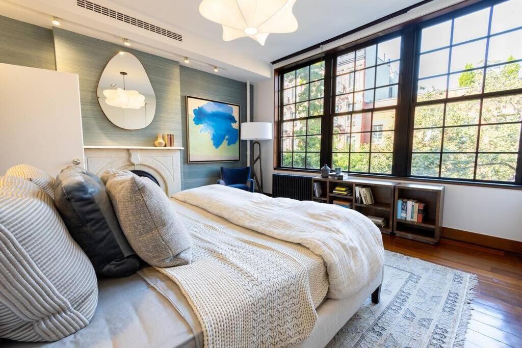 10-3 Designer East Village 3br Triplex Townhouse