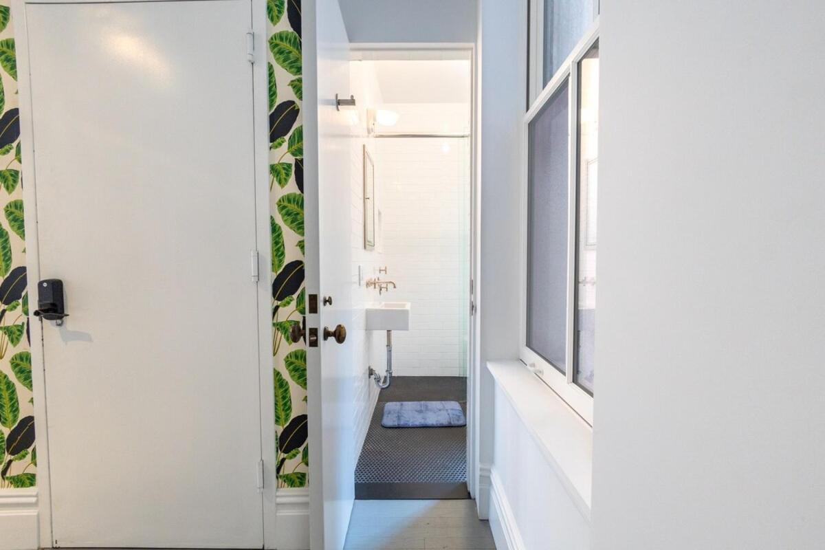 E10-2 Designer East Village Townhouse 1br * New York