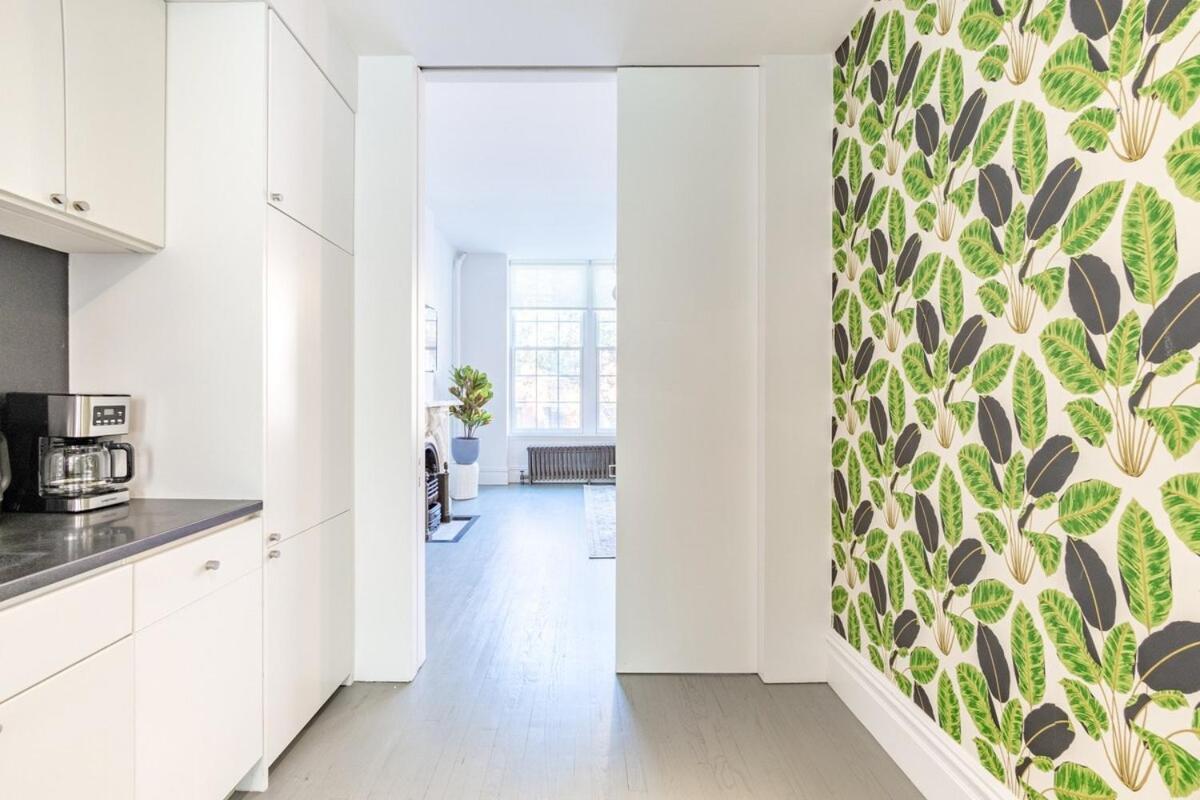 E10-2 Designer East Village Townhouse 1br New York