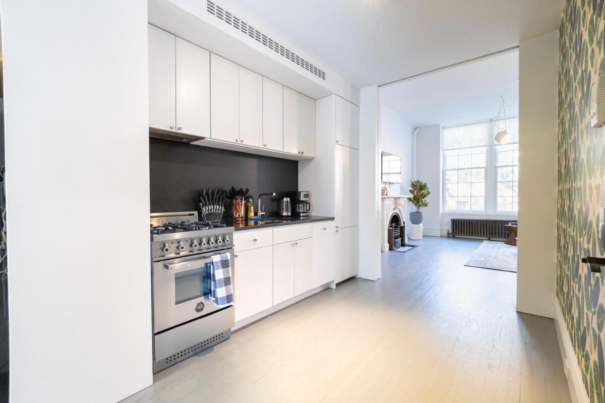 E10-2 Designer East Village Townhouse 1br Apartment New York