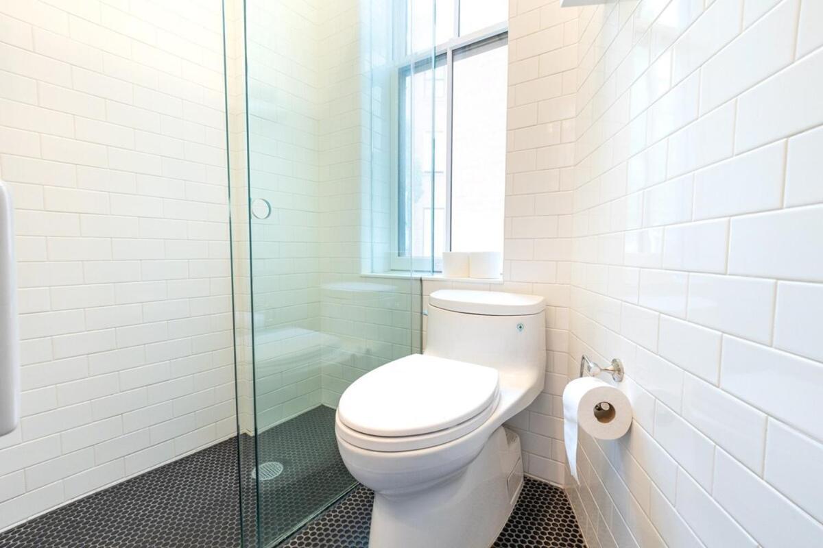 Apartment E10-2 Designer East Village Townhouse 1br