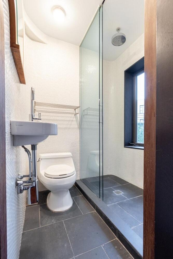 Apartment E10-2 Designer East Village Townhouse 1br *