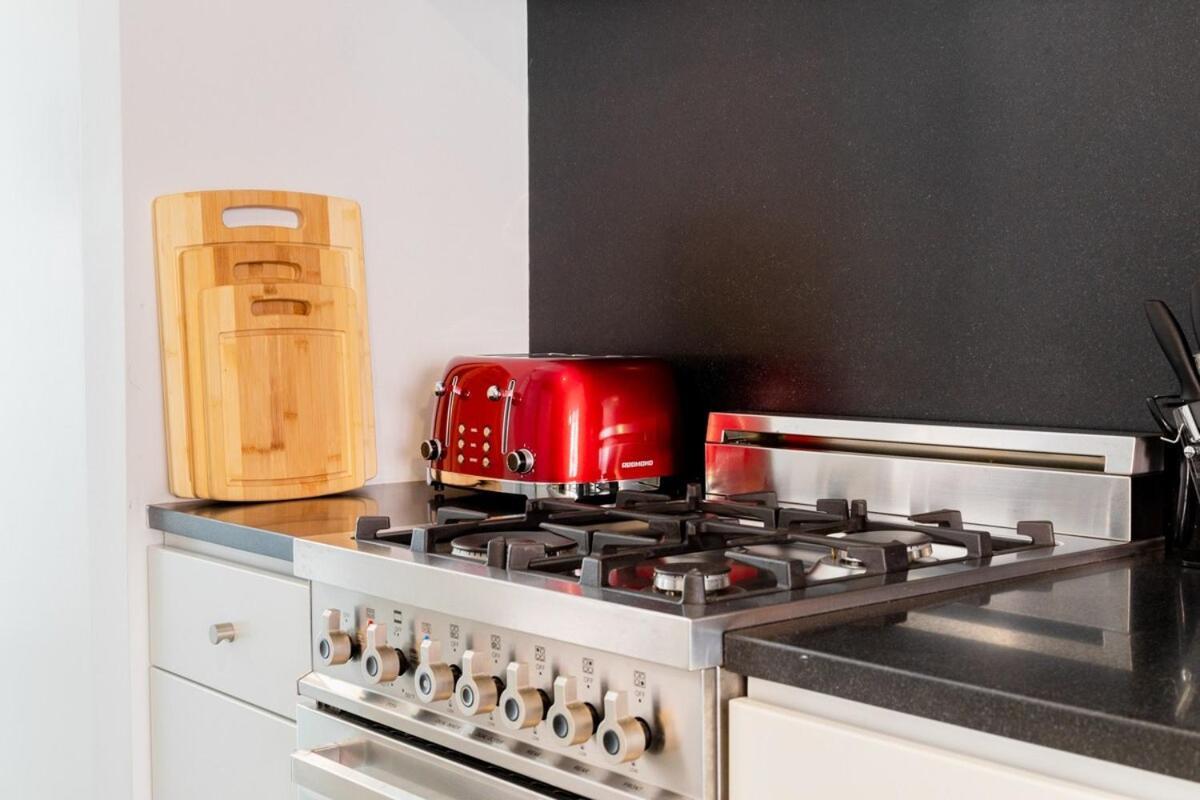 E10-2 Designer East Village Townhouse 1br Apartment New York