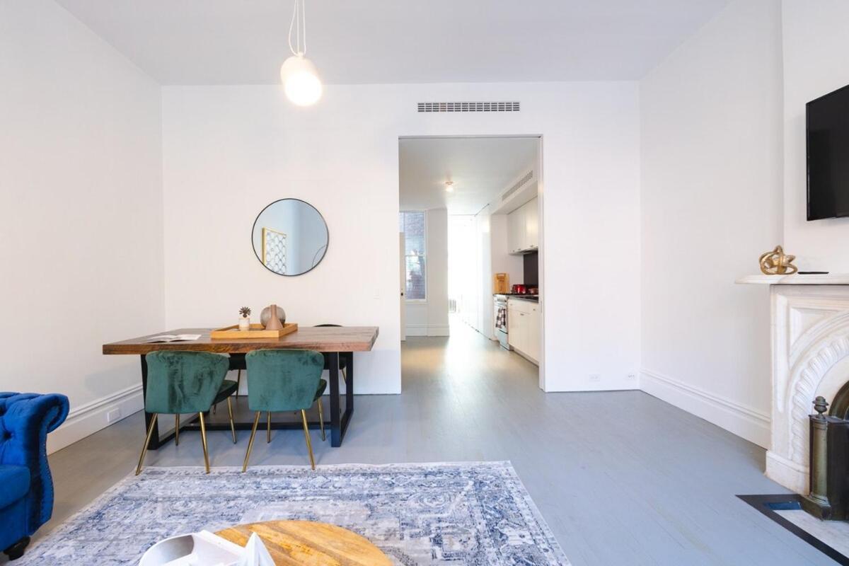 E10-2 Designer East Village Townhouse 1br *