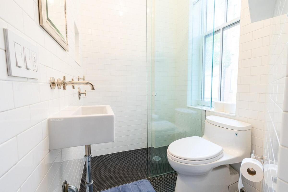 E10-2 Designer East Village Townhouse 1br Apartment