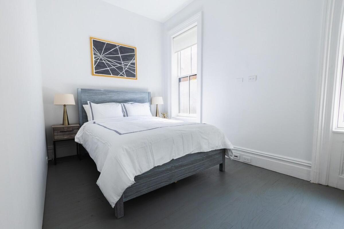 E10-2 Designer East Village Townhouse 1br