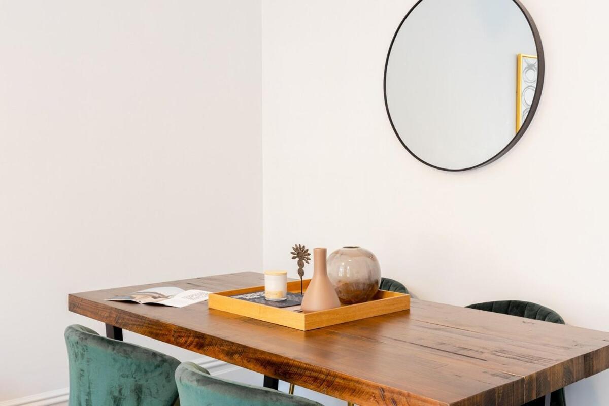 Apartment E10-2 Designer East Village Townhouse 1br *