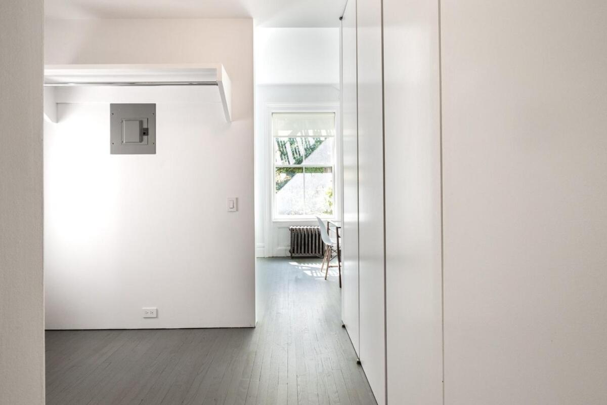 E10-2 Designer East Village Townhouse 1br * New York