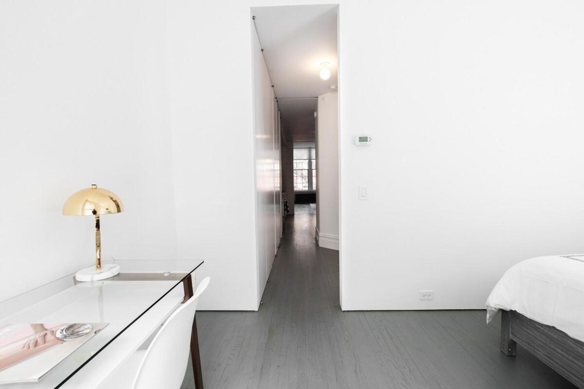 E10-2 Designer East Village Townhouse 1br