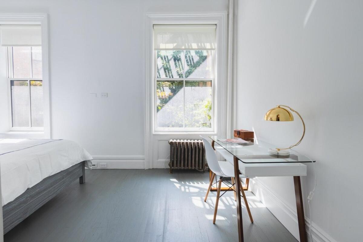 E10-2 Designer East Village Townhouse 1br Apartment
