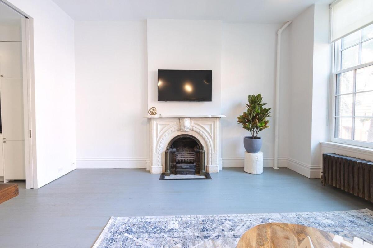 E10-2 Designer East Village Townhouse 1br Apartment New York