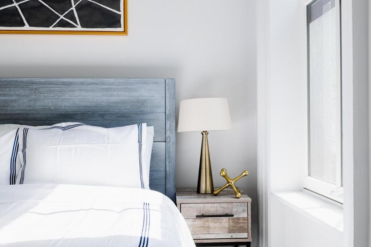 E10-2 Designer East Village Townhouse 1br