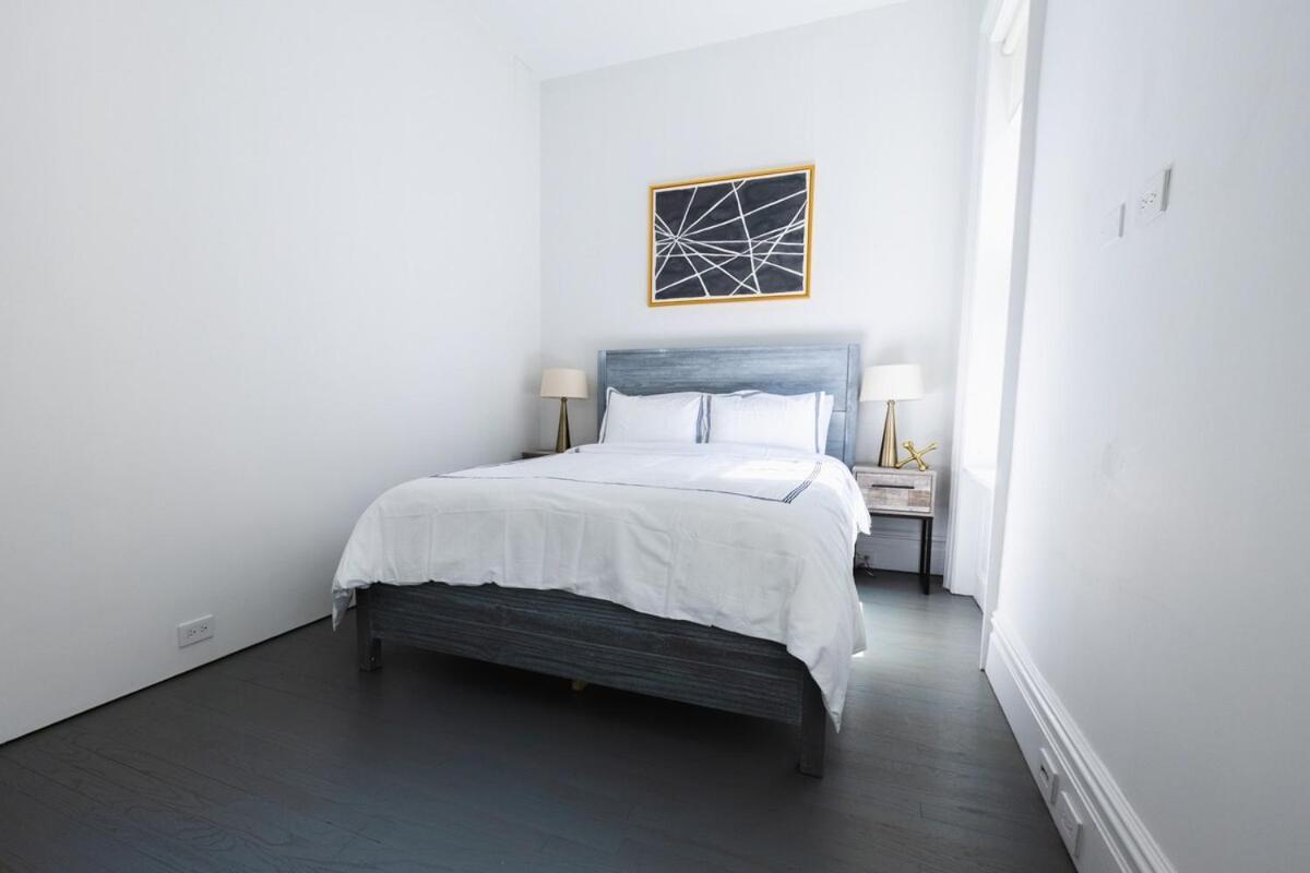 E10-2 Designer East Village Townhouse 1br Apartment