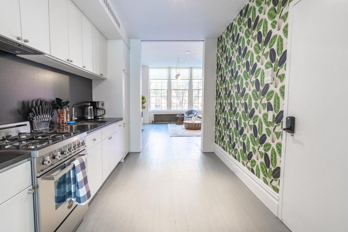 Apartment E10-2 Designer East Village Townhouse 1br