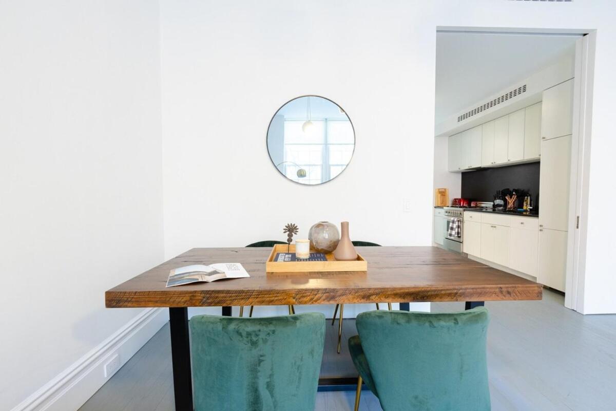 E10-2 Designer East Village Townhouse 1br Apartment *