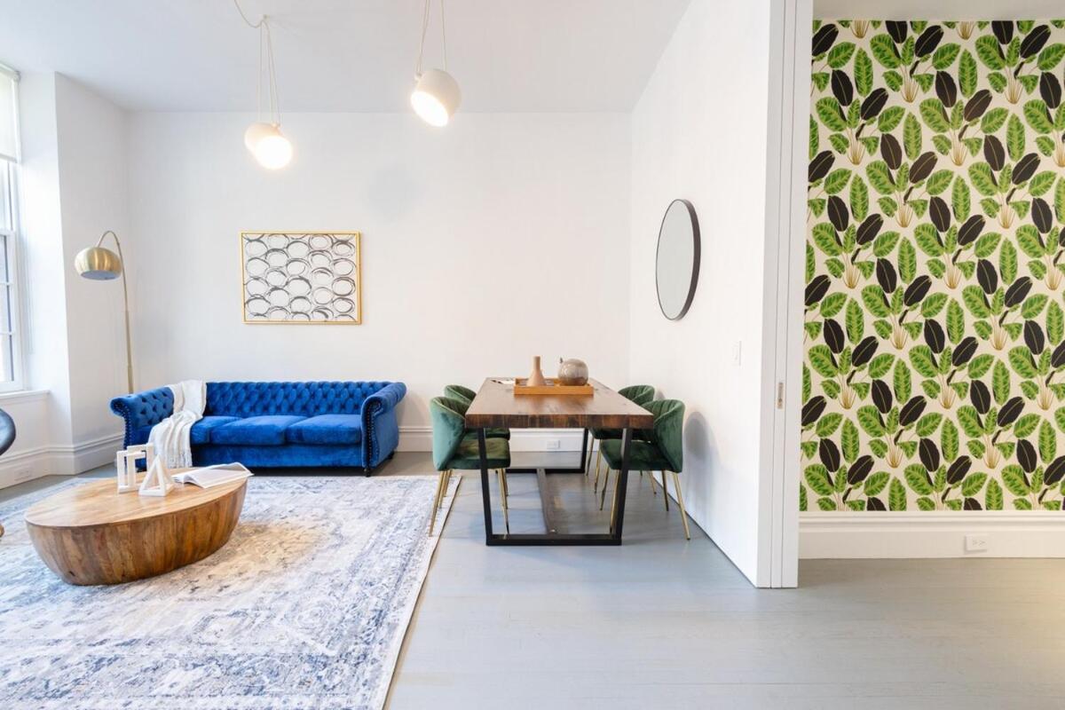 E10-2 Designer East Village Townhouse 1br