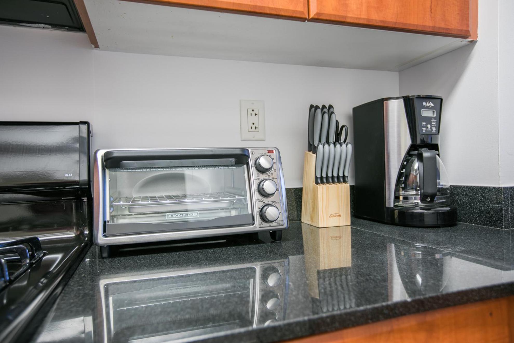 Fully Furnished 1 Bedroom 1 Bathroom In Murray Hill Apartment *