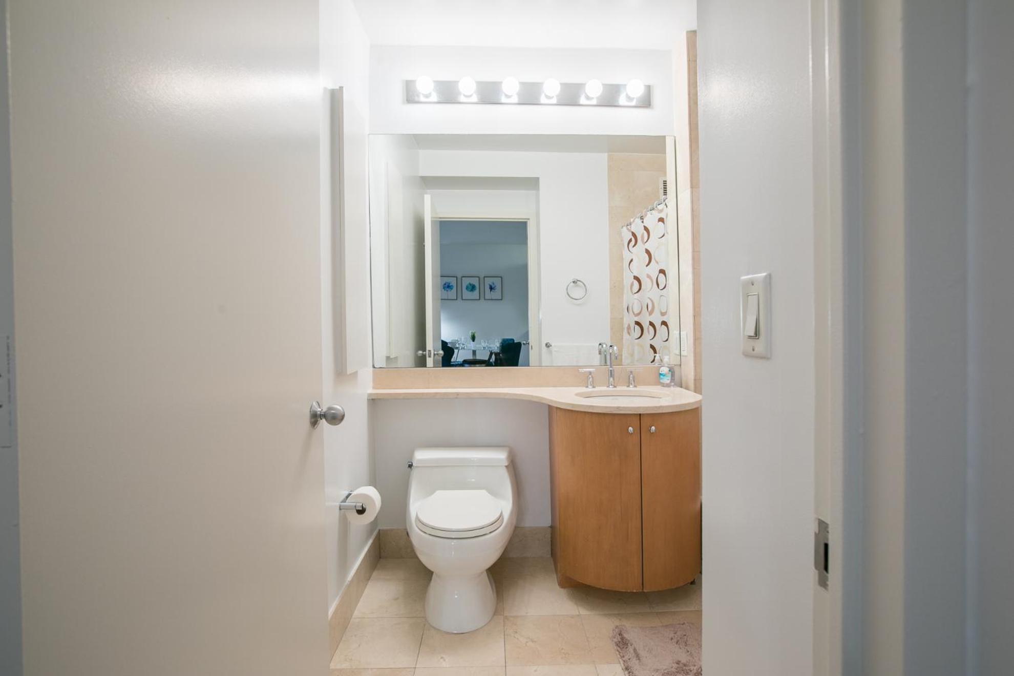 Fully Furnished 1 Bedroom 1 Bathroom In Murray Hill * New York