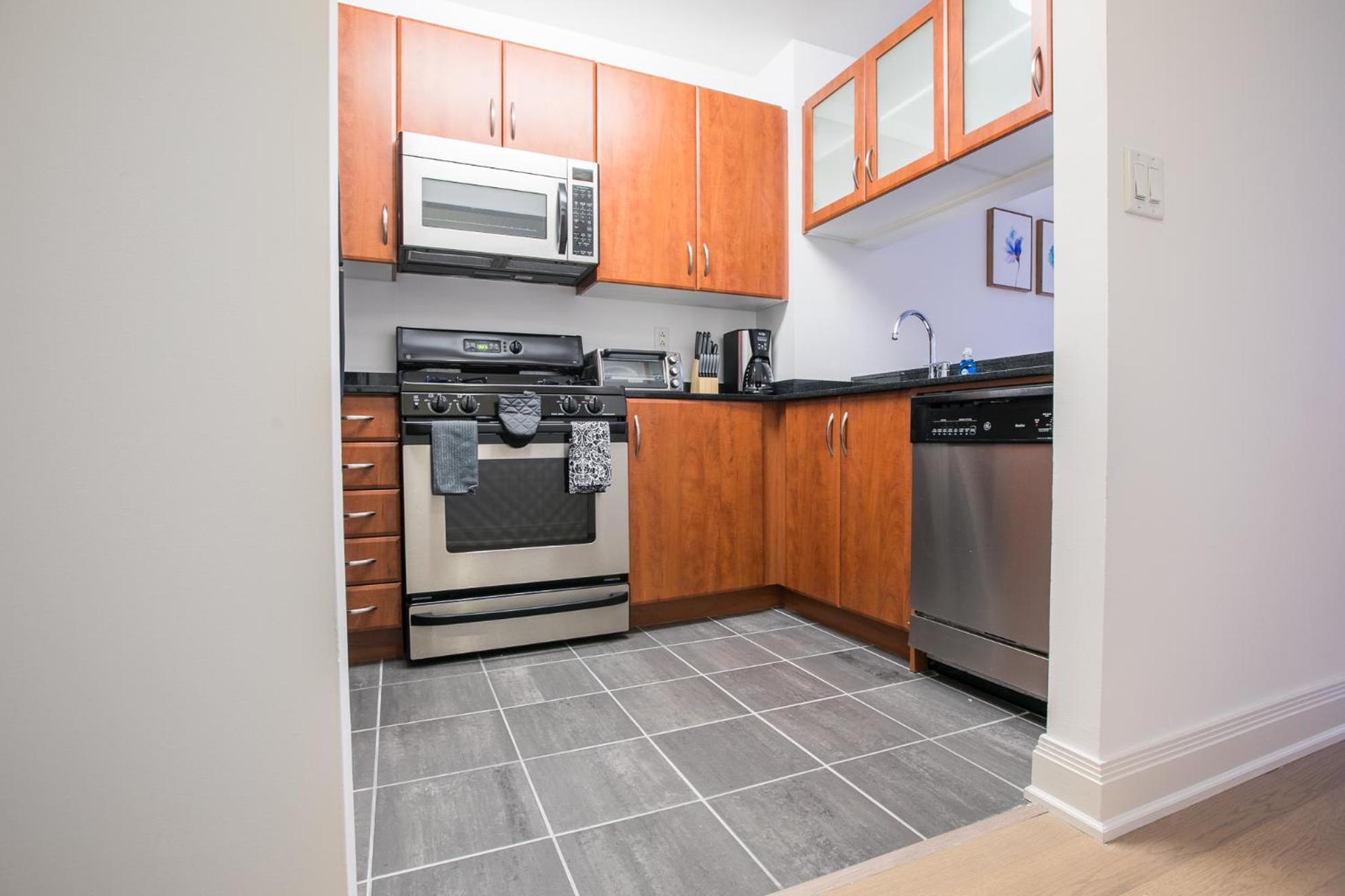 Fully Furnished 1 Bedroom 1 Bathroom In Murray Hill * New York