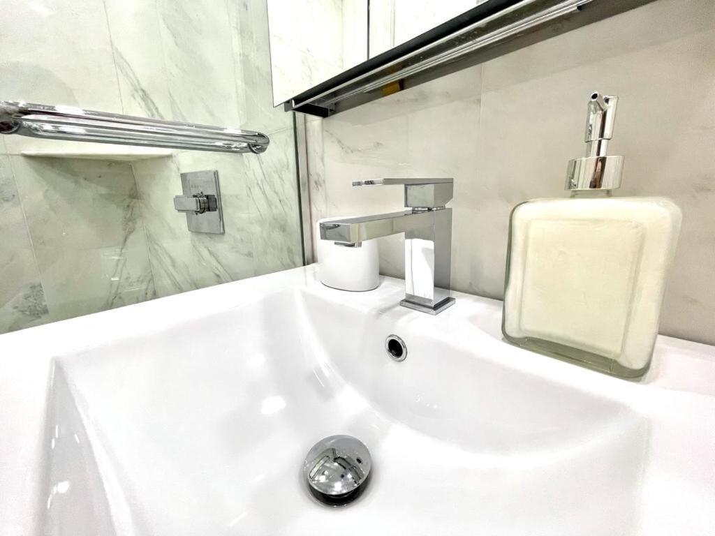 62-2b Renovated 1br Located In Prime Upper East Side New York
