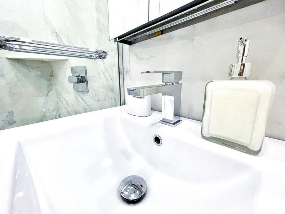 62-2b Renovated 1br Located In Prime Upper East Side