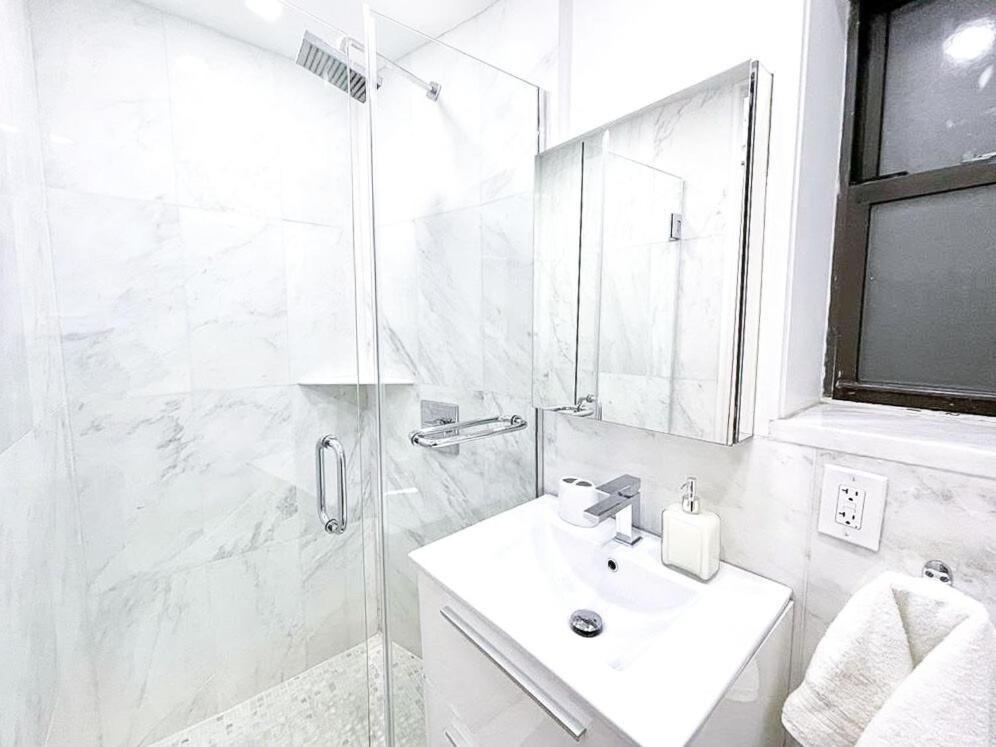62-2b Renovated 1br Located In Prime Upper East Side *