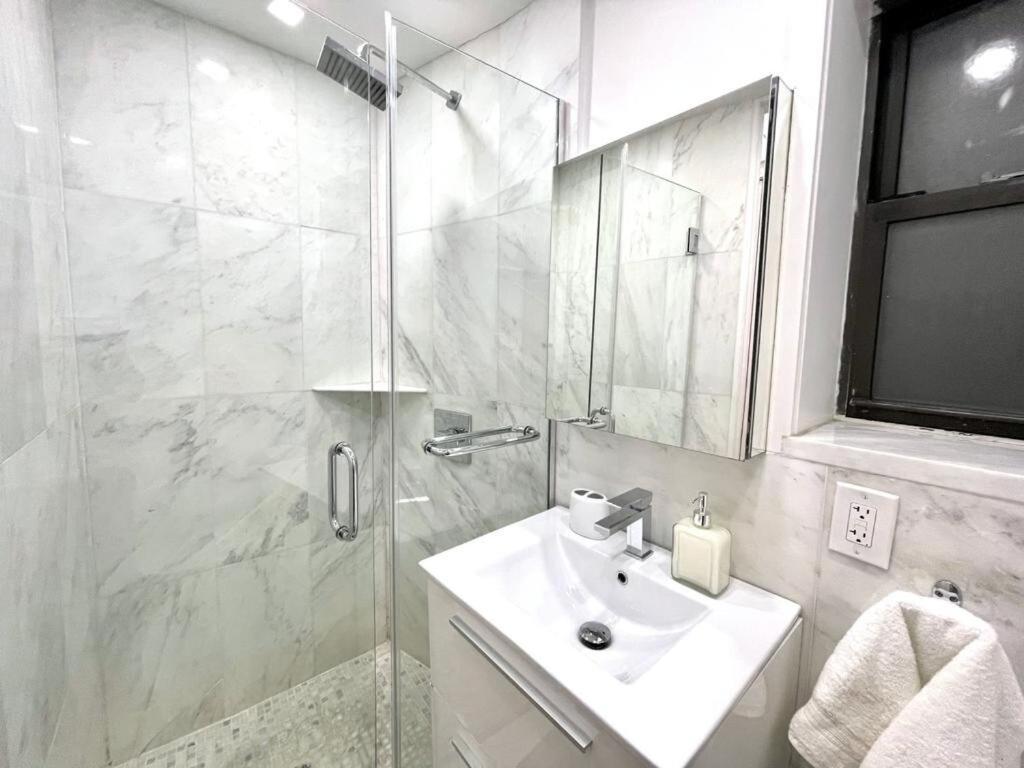 62-2b Renovated 1br Located In Prime Upper East Side Apartment *
