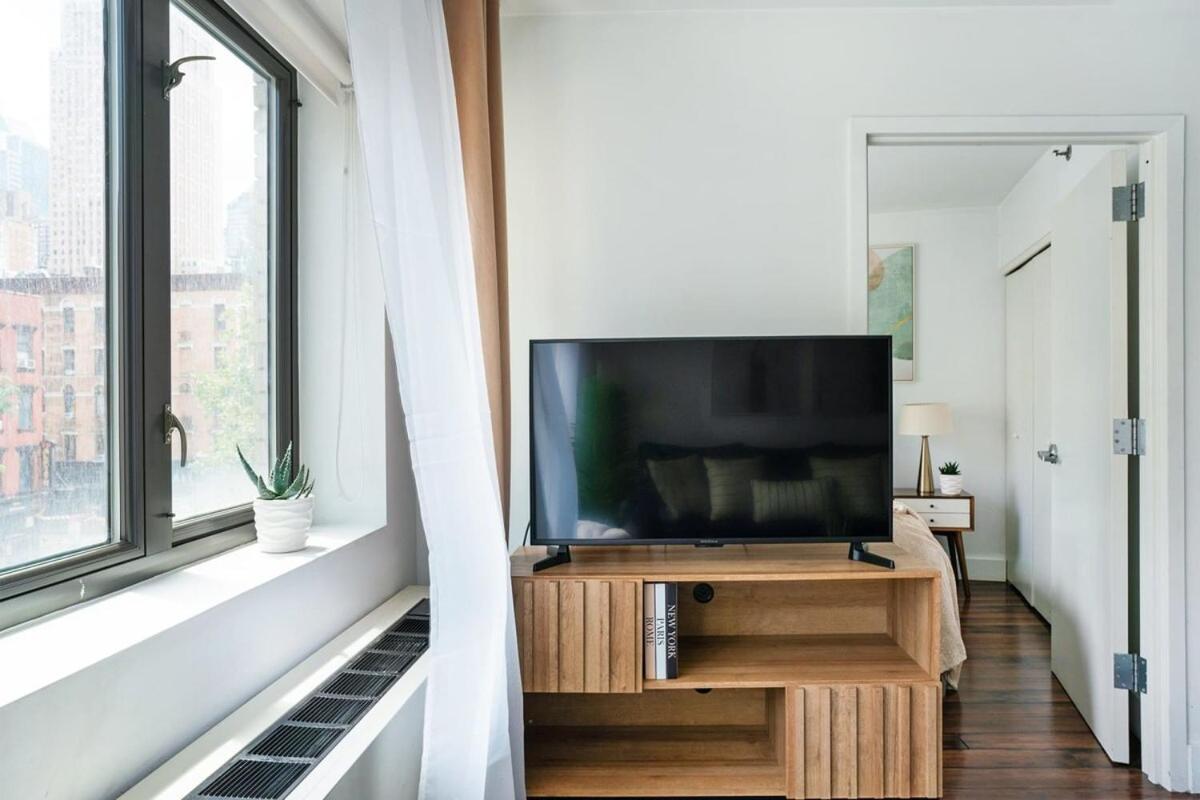 809-3a 1br Columbus Circle Elevator W&d