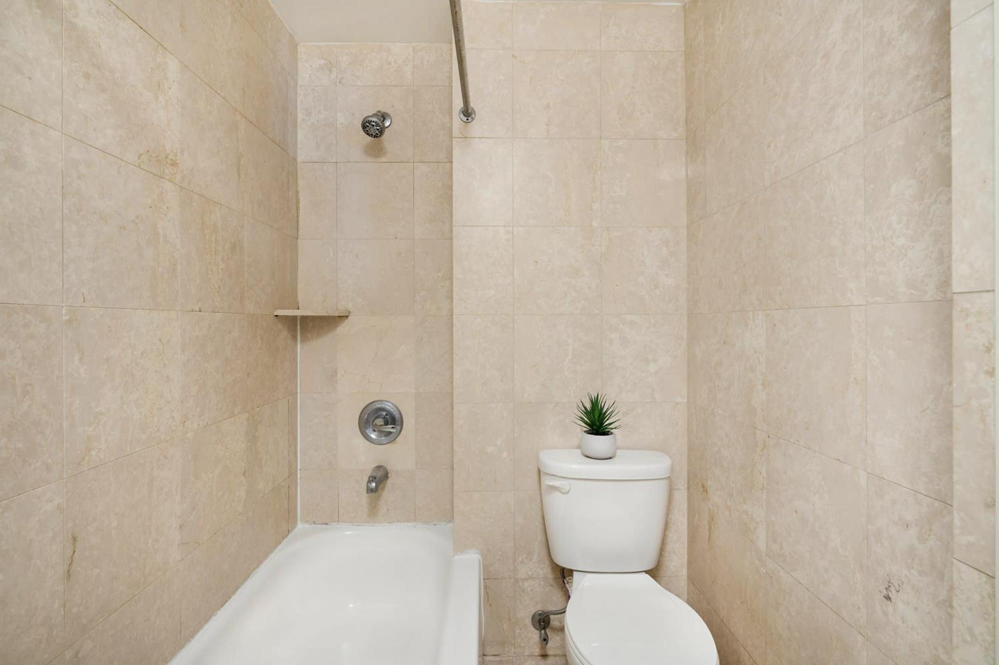 73-310 Newly Reno Uws Doorman Gym Laundry Apartment New York