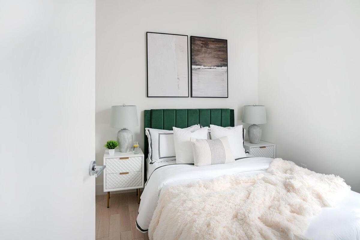 Apartment 48-5fe Brand New 2br In Prime Midtown - W&d New York