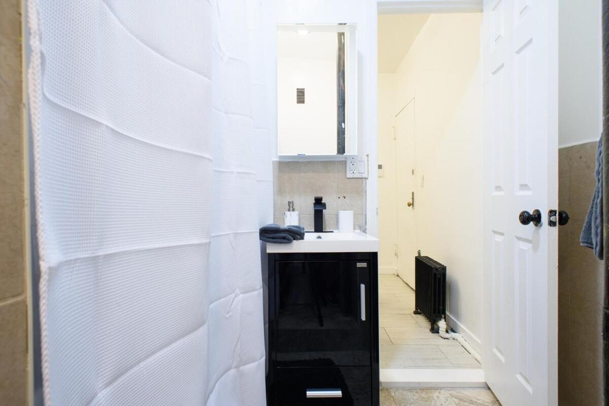 Apartment 454-3w Prime Location 2br Newly Furnished Sleeps 5 *