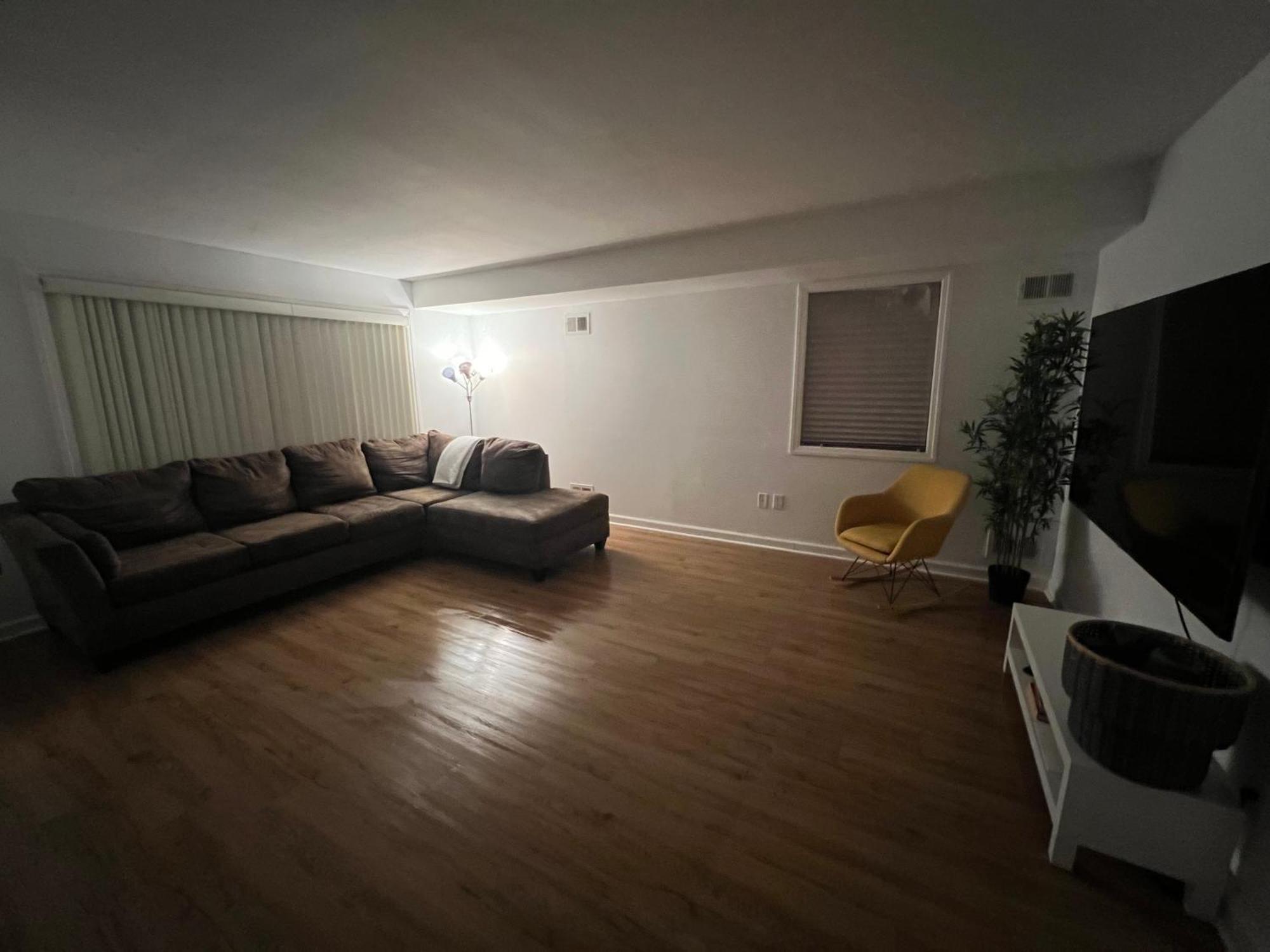 House 2car Parking Subway Jfk Usb *