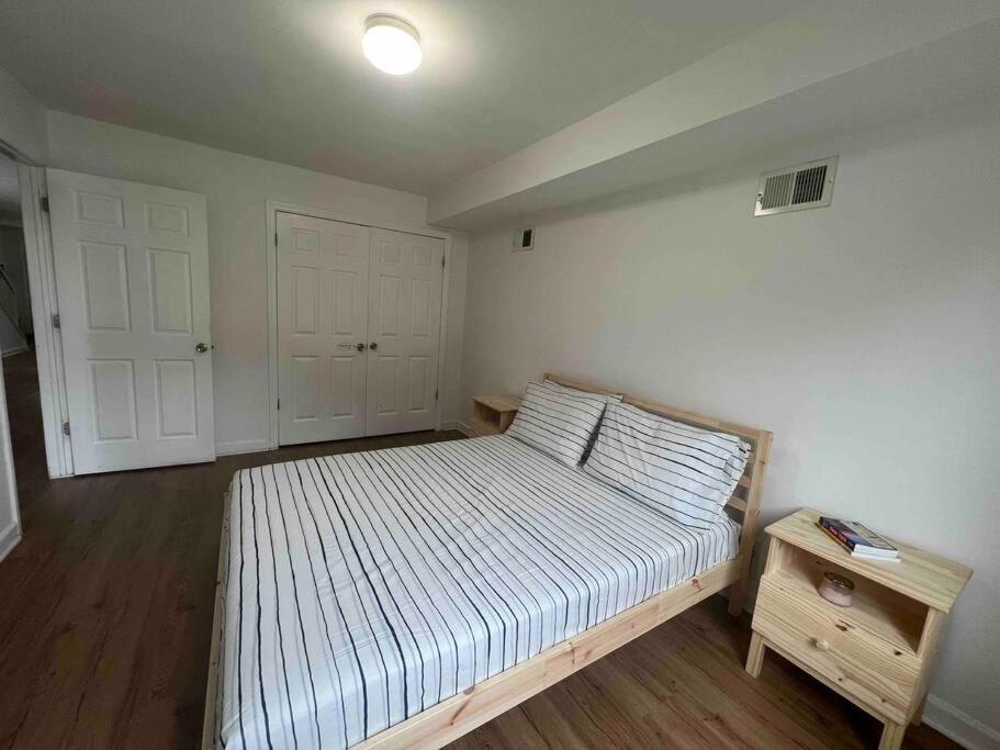 House 2car Parking Subway Jfk Usb New York