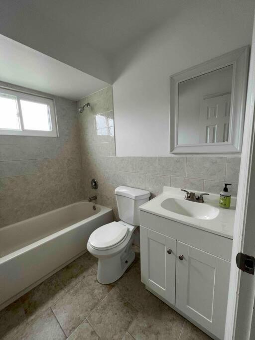 House 2car Parking Subway Jfk Usb *