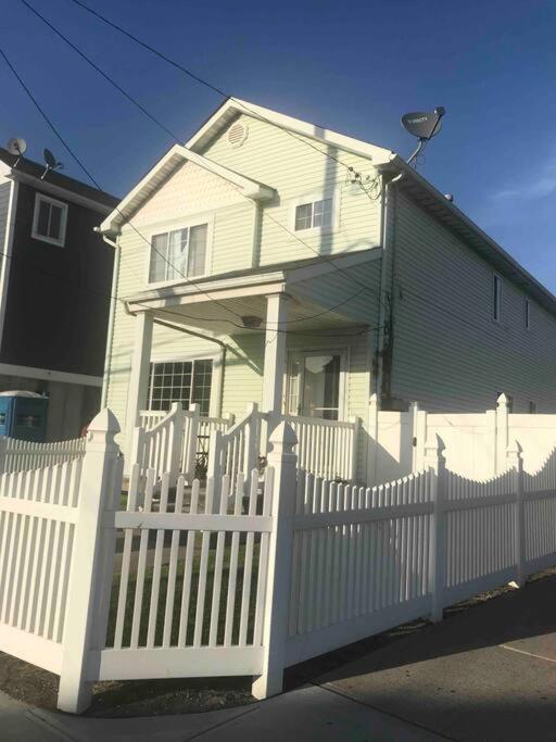 House 2car Parking Subway Jfk Usb New York