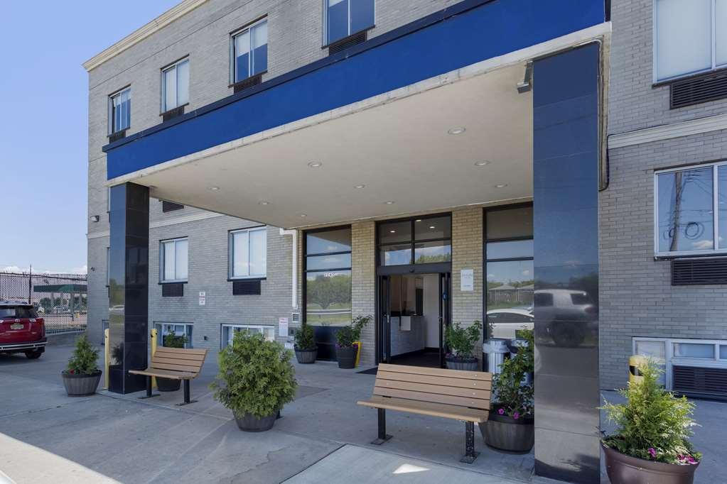 Avion Near Lga Airport, Ascend Collection New York