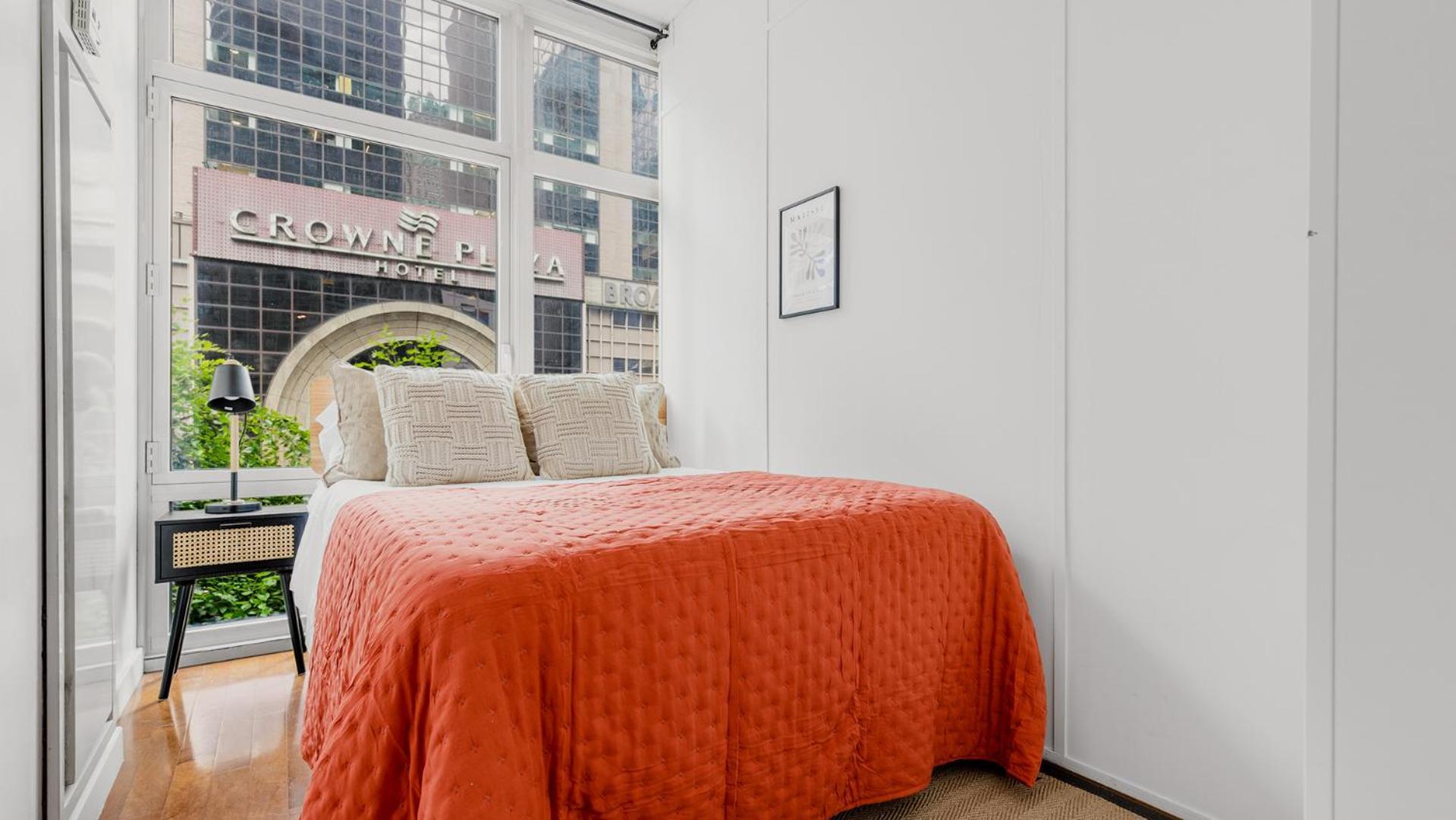 Outstanding & Bright In Midtown Manhattan